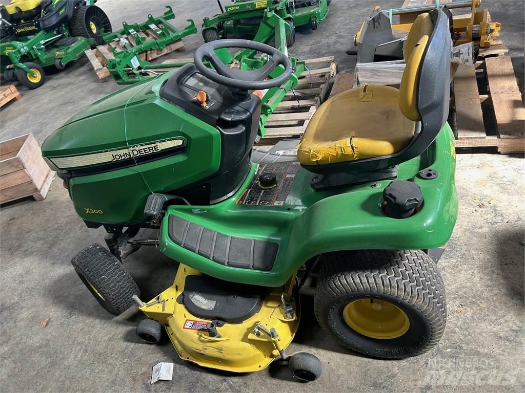John Deere X300 Samojízdné sekačky