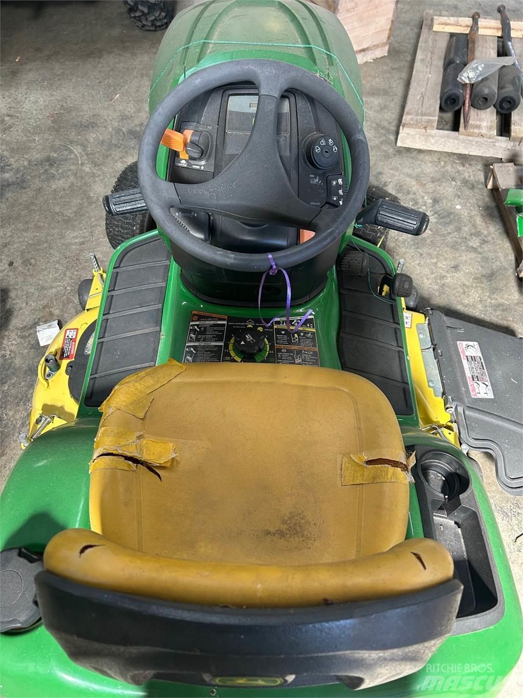John Deere X300 Samojízdné sekačky