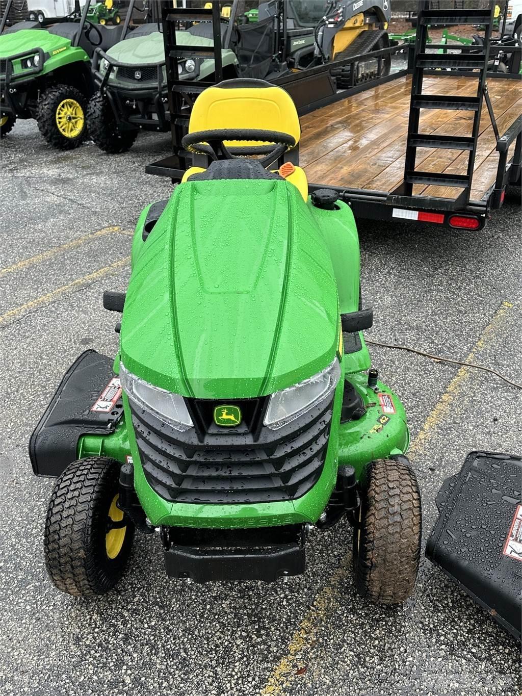 John Deere X330 Kompaktní traktory