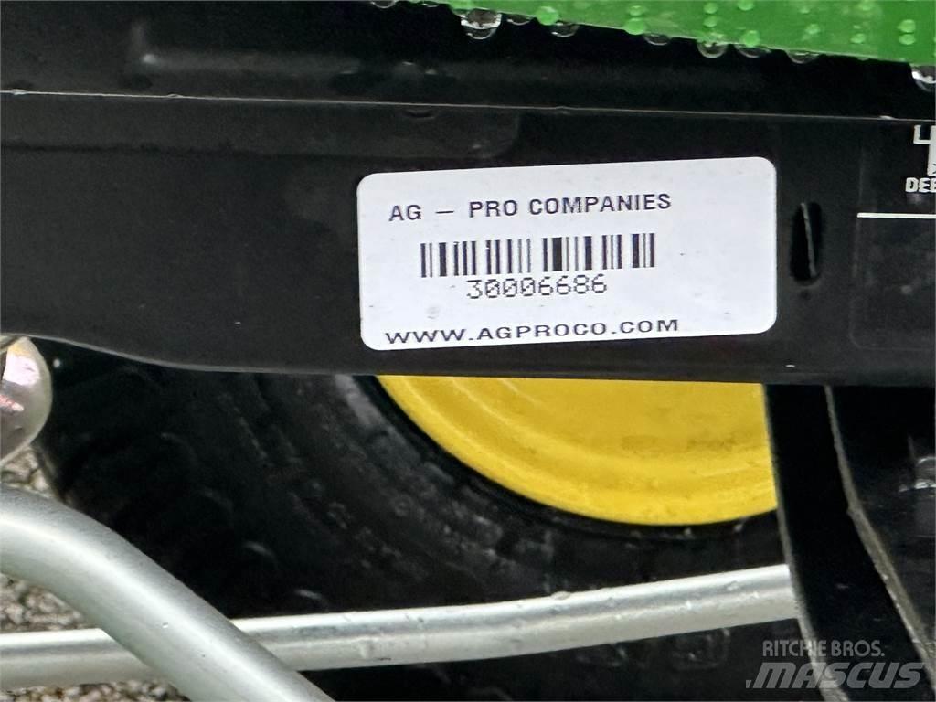 John Deere X330 Kompaktní traktory