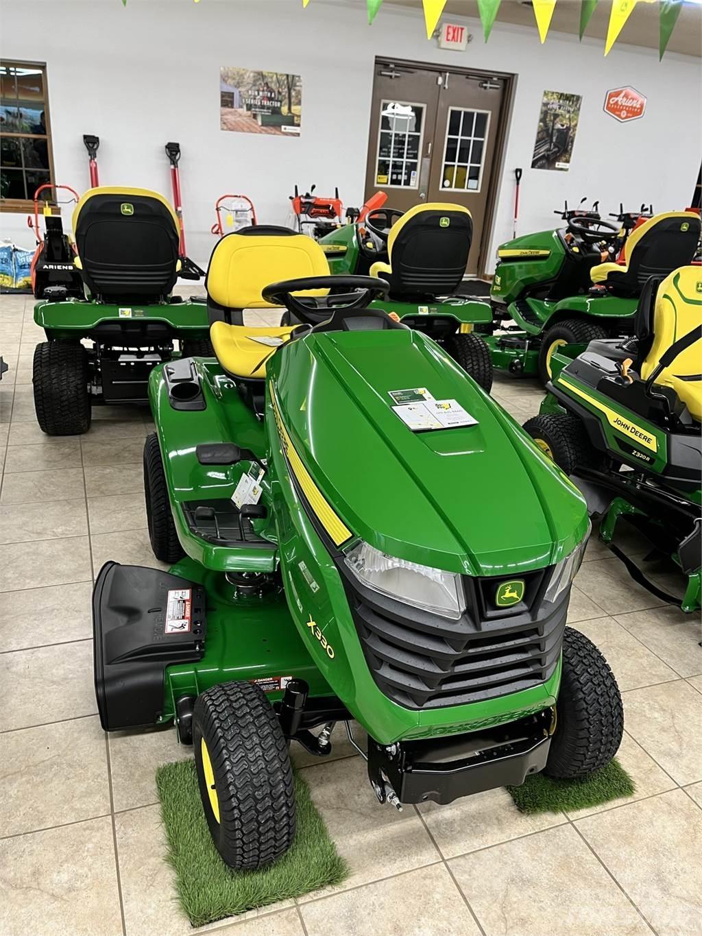 John Deere X330 Kompaktní traktory