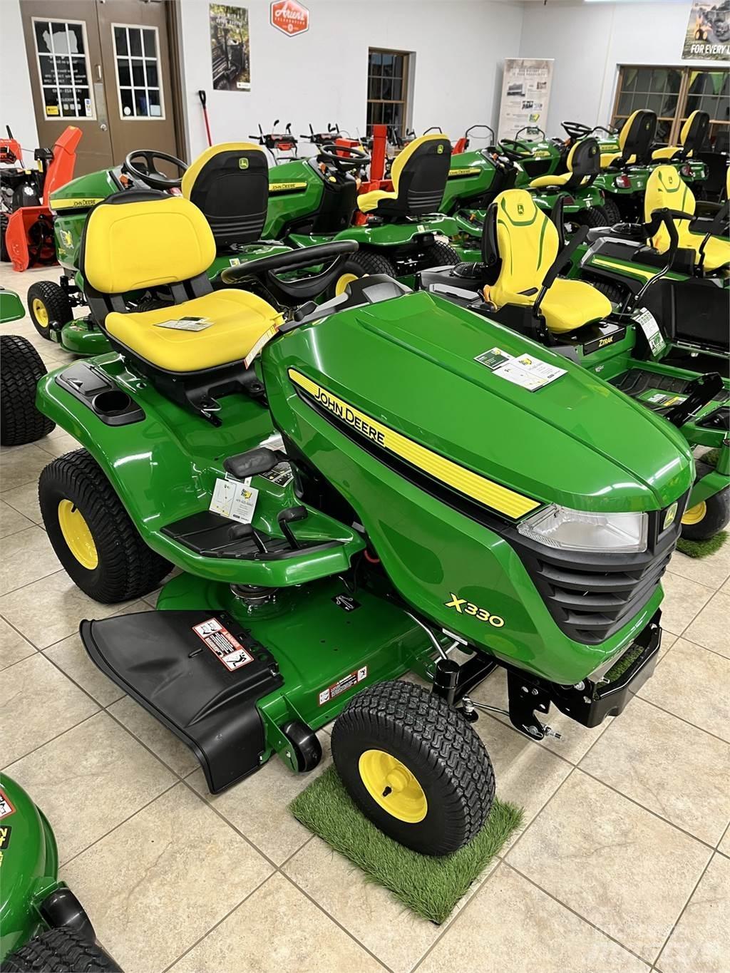 John Deere X330 Kompaktní traktory