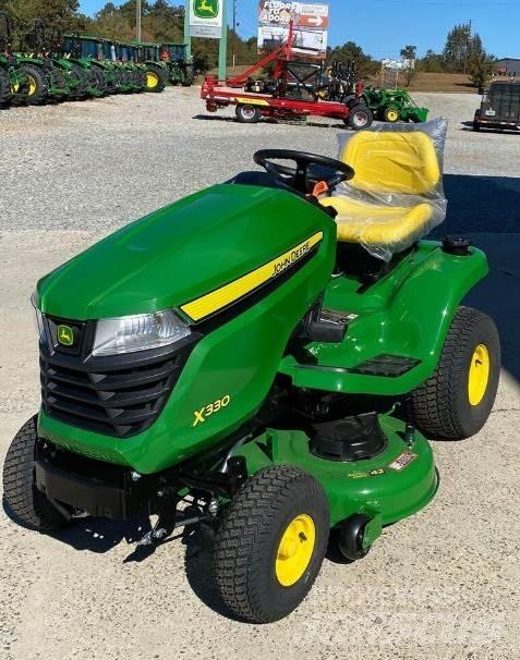John Deere X330 Kompaktní traktory