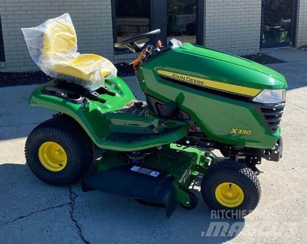John Deere X330 Kompaktní traktory