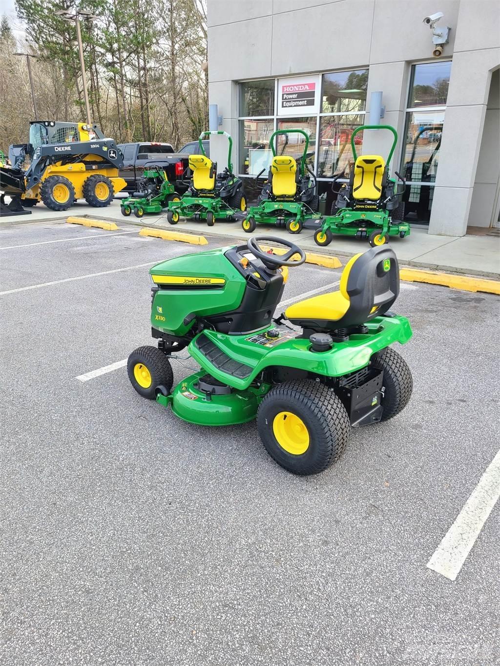 John Deere X330 Kompaktní traktory