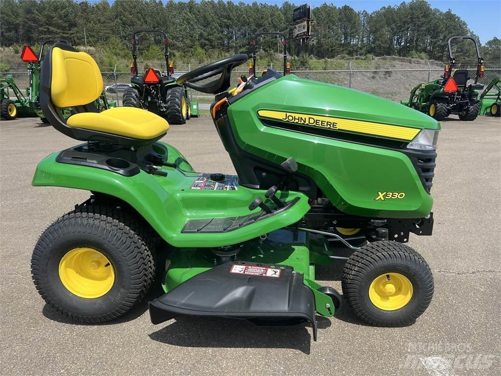 John Deere X330 Kompaktní traktory
