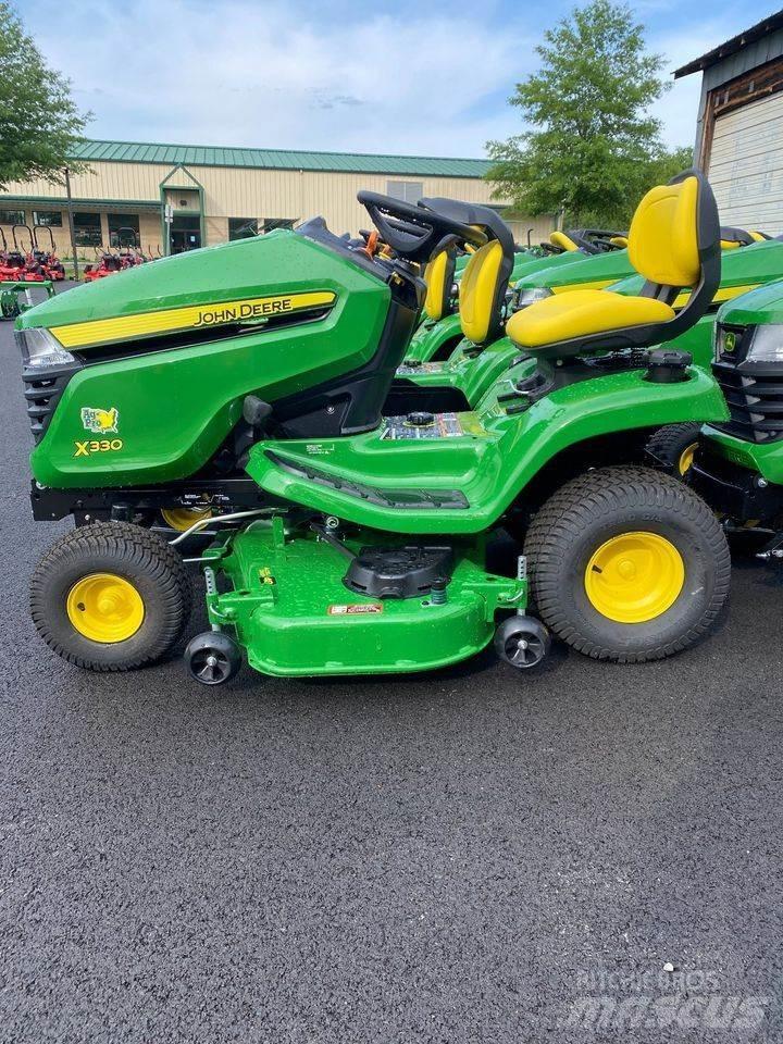 John Deere X330 Kompaktní traktory