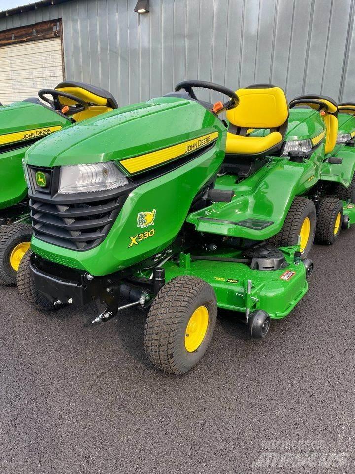 John Deere X330 Kompaktní traktory