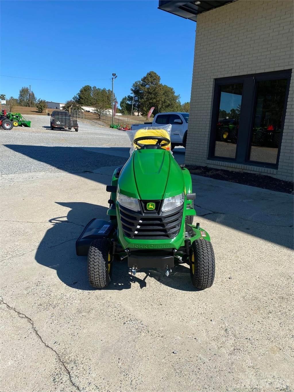 John Deere X330 Kompaktní traktory