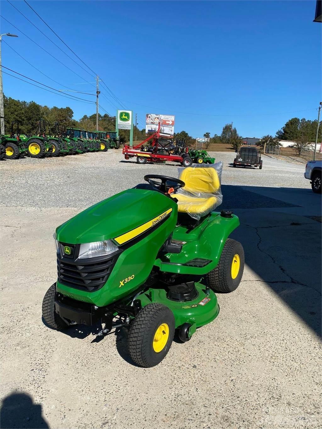 John Deere X330 Kompaktní traktory