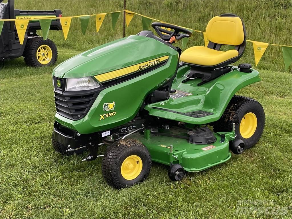 John Deere X330 Kompaktní traktory