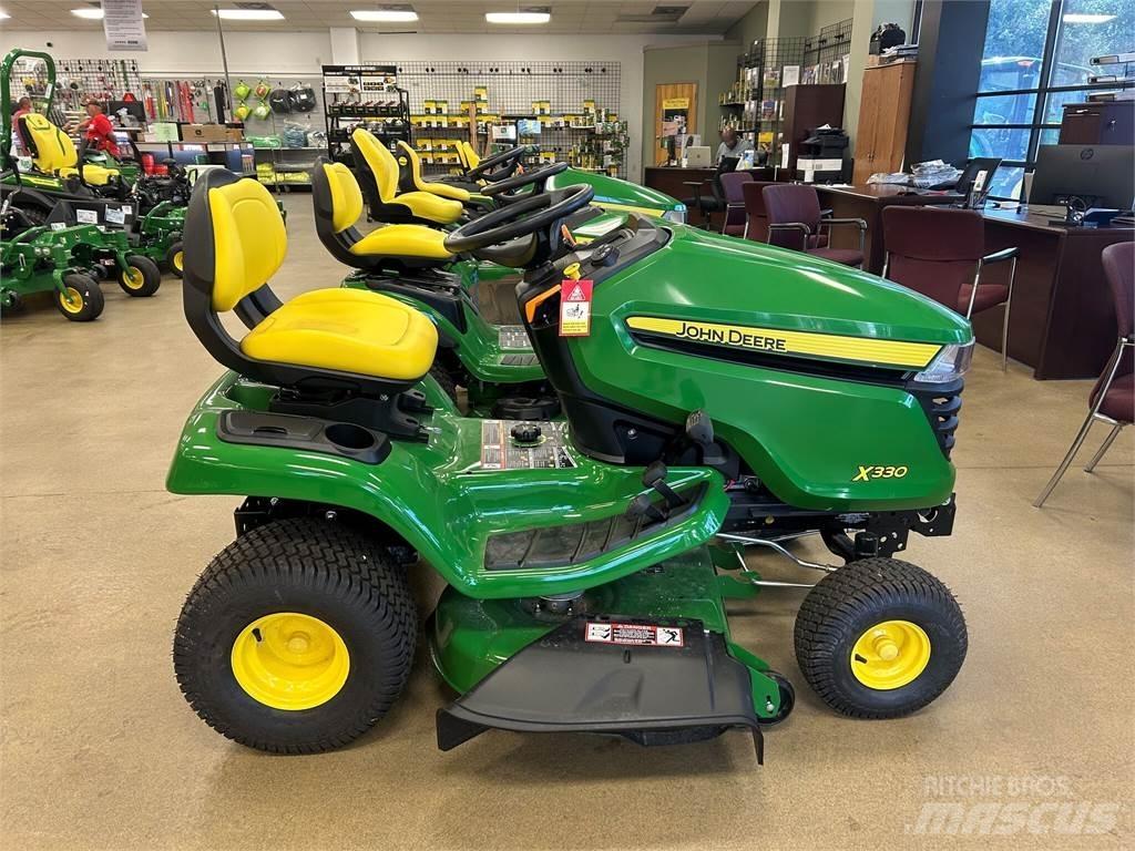 John Deere X330 Kompaktní traktory