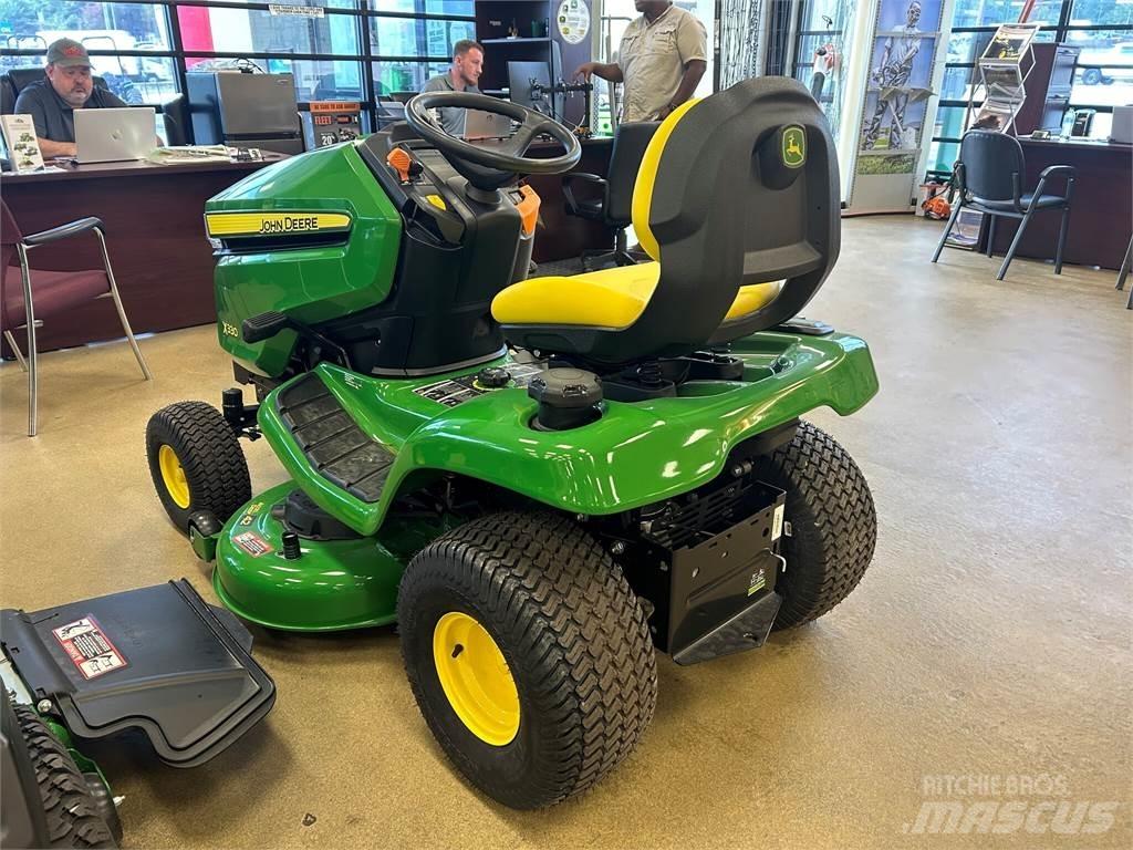 John Deere X330 Kompaktní traktory