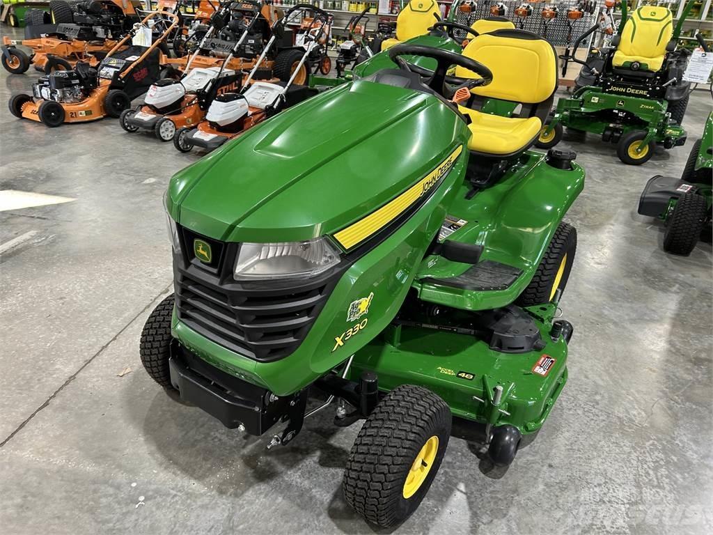 John Deere X330 Kompaktní traktory