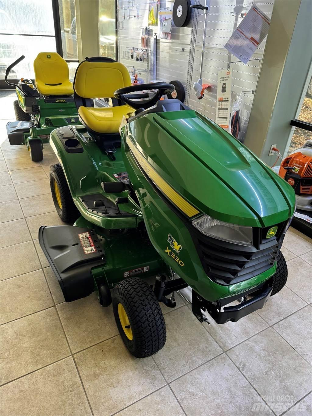 John Deere X330 Kompaktní traktory