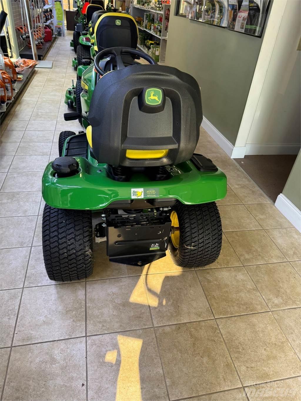 John Deere X330 Kompaktní traktory