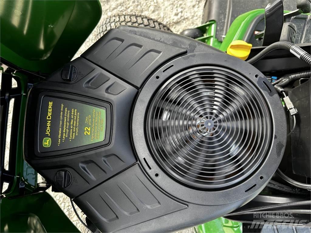 John Deere X330 Kompaktní traktory