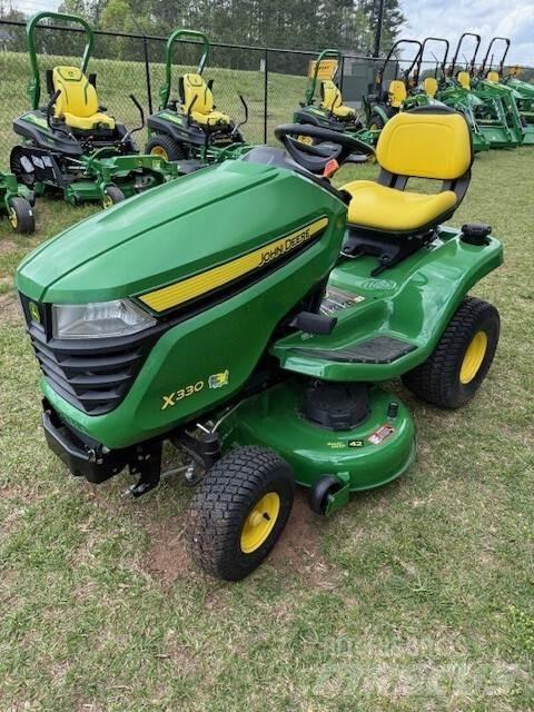 John Deere X330 Kompaktní traktory