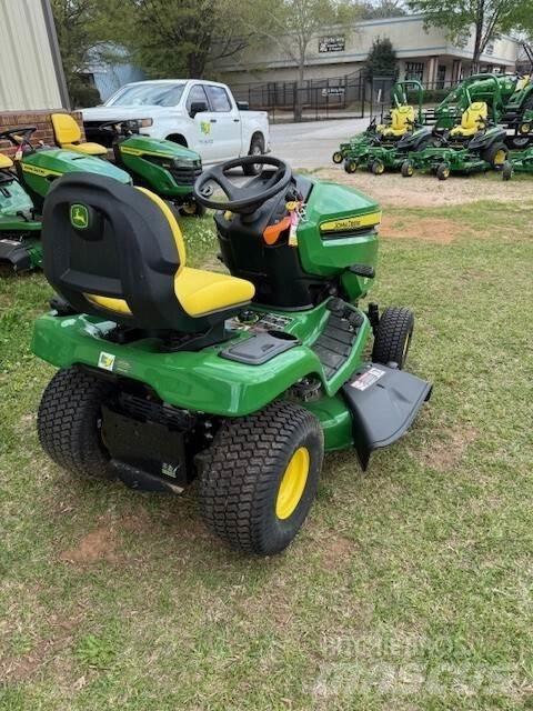 John Deere X330 Kompaktní traktory