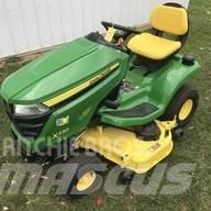 John Deere X330 Kompaktní traktory