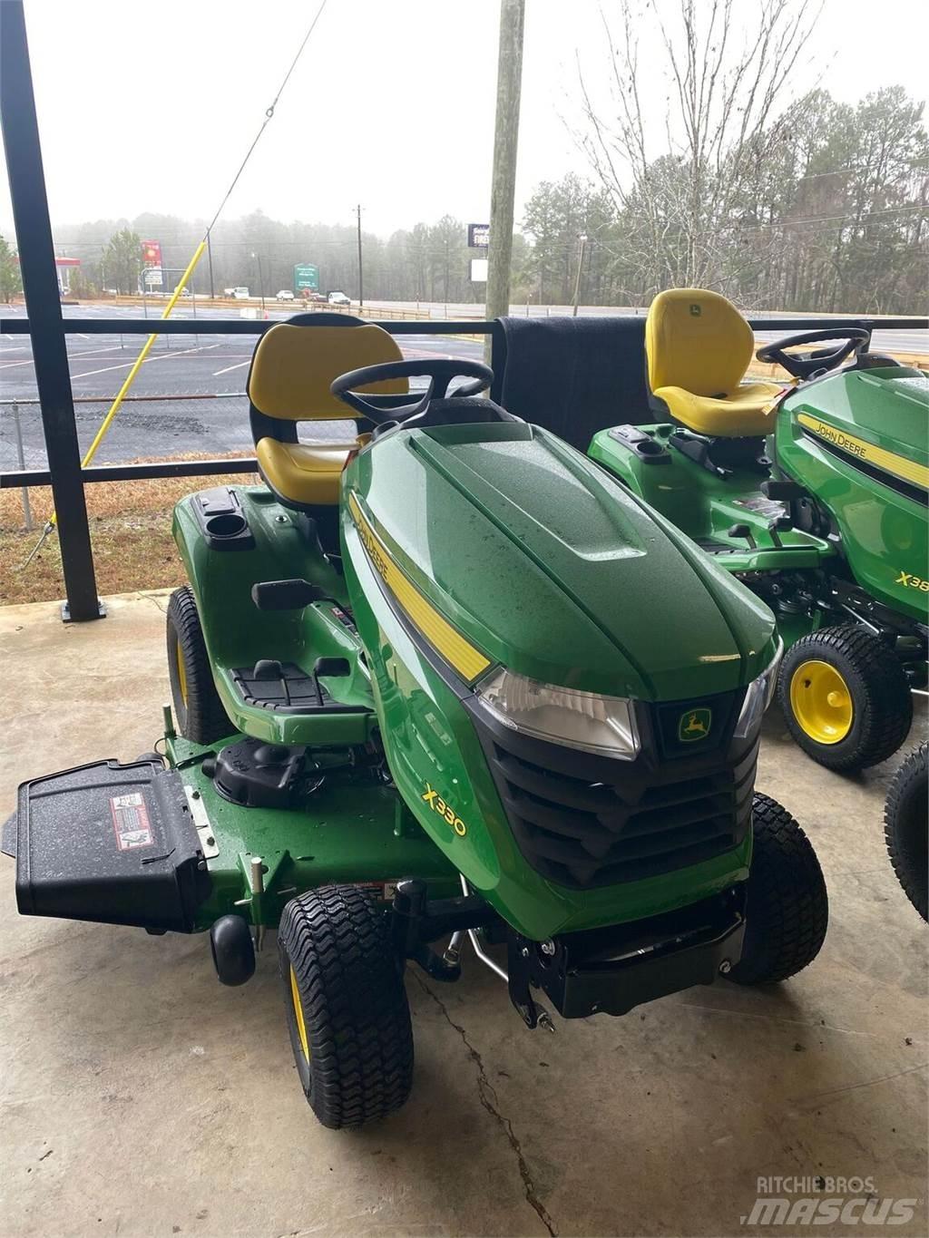 John Deere X330 Kompaktní traktory