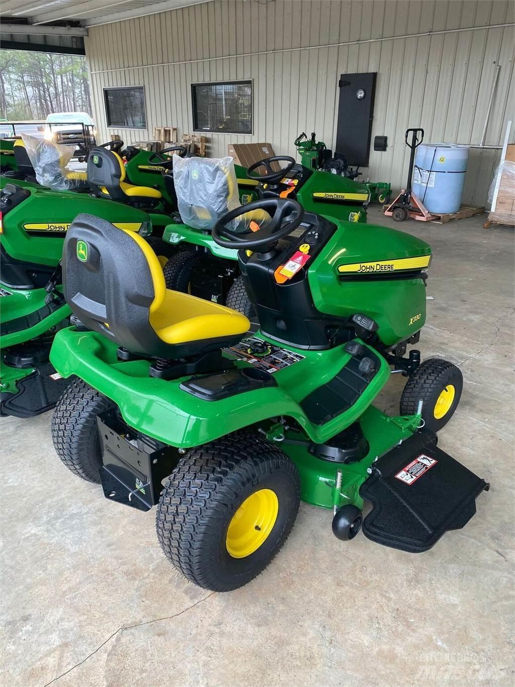 John Deere X330 Kompaktní traktory