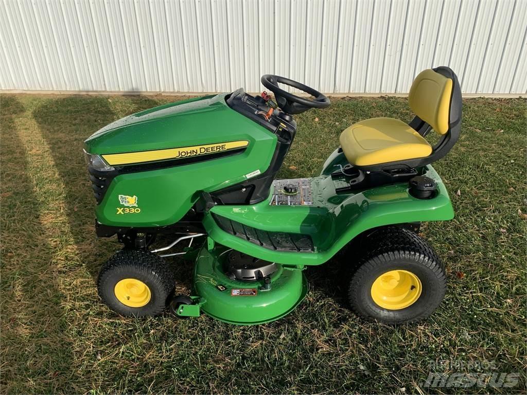 John Deere X330 Kompaktní traktory