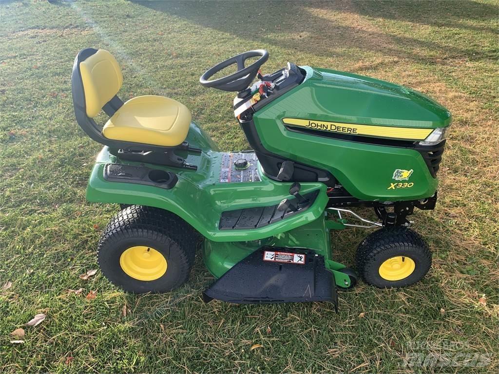 John Deere X330 Kompaktní traktory