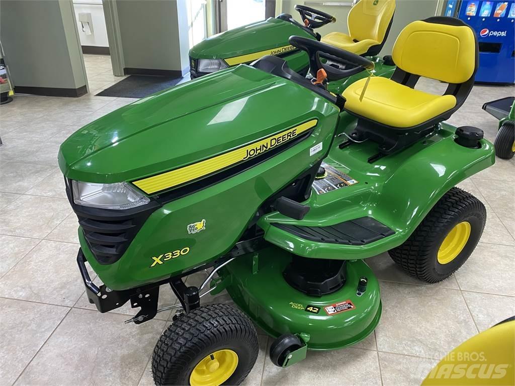 John Deere X330 Kompaktní traktory