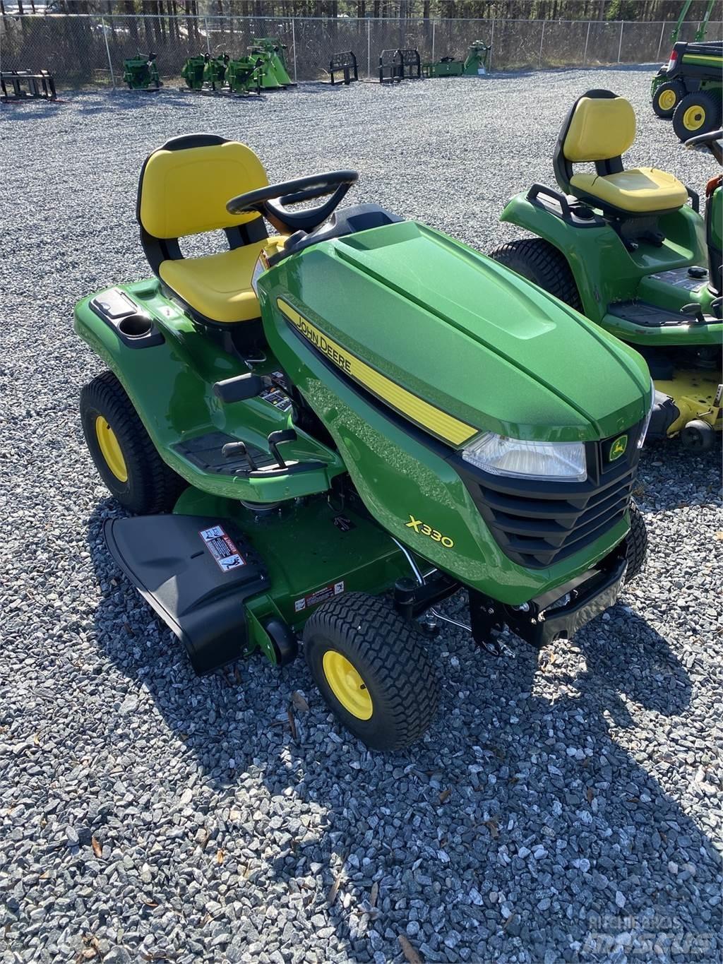 John Deere X330 Kompaktní traktory