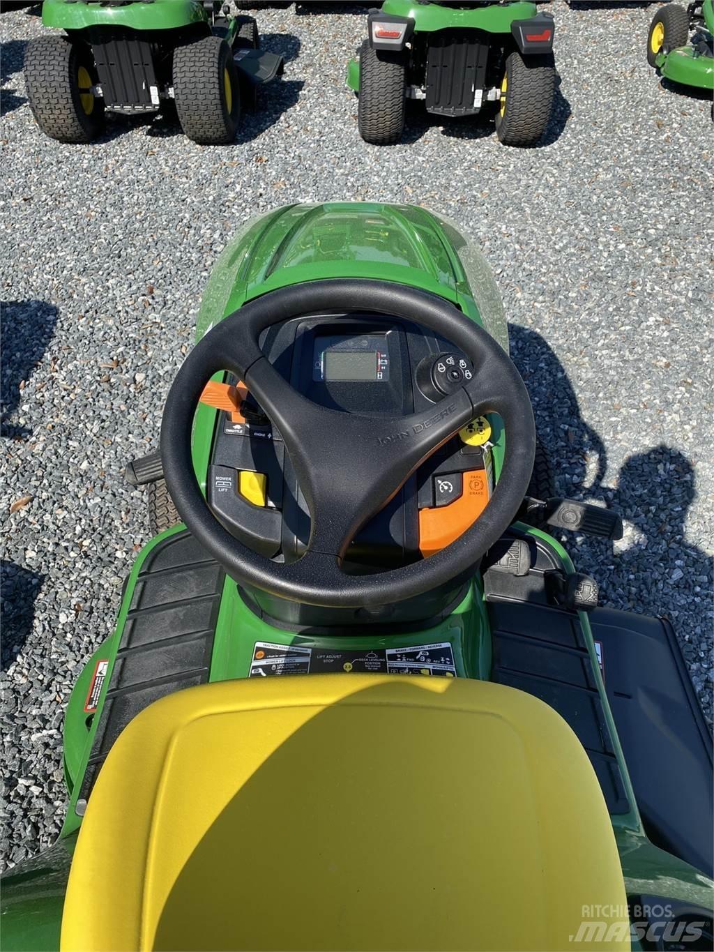 John Deere X330 Kompaktní traktory