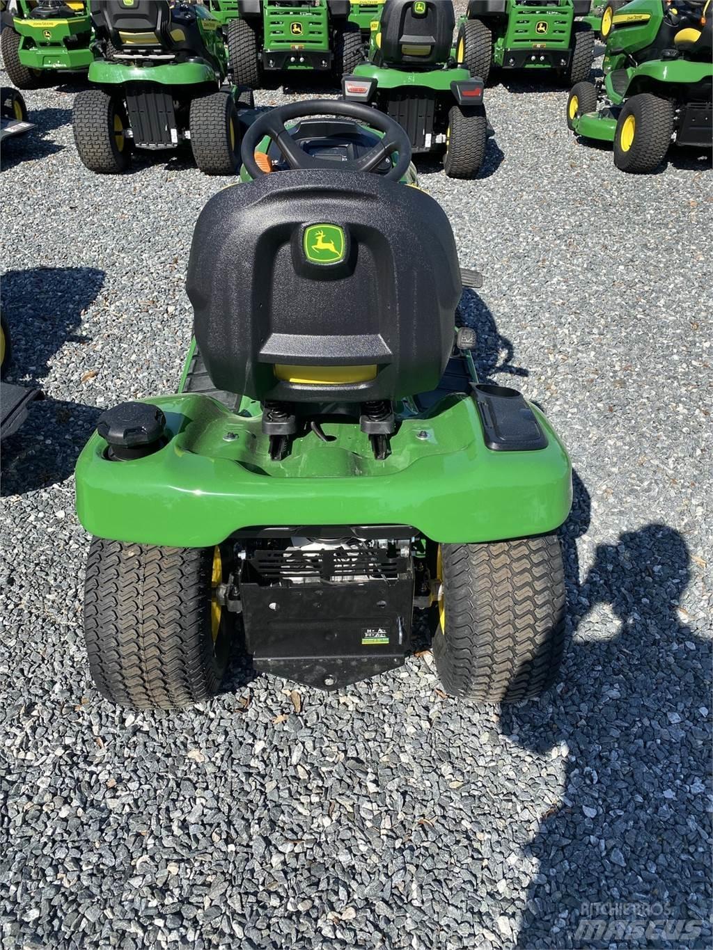 John Deere X330 Kompaktní traktory