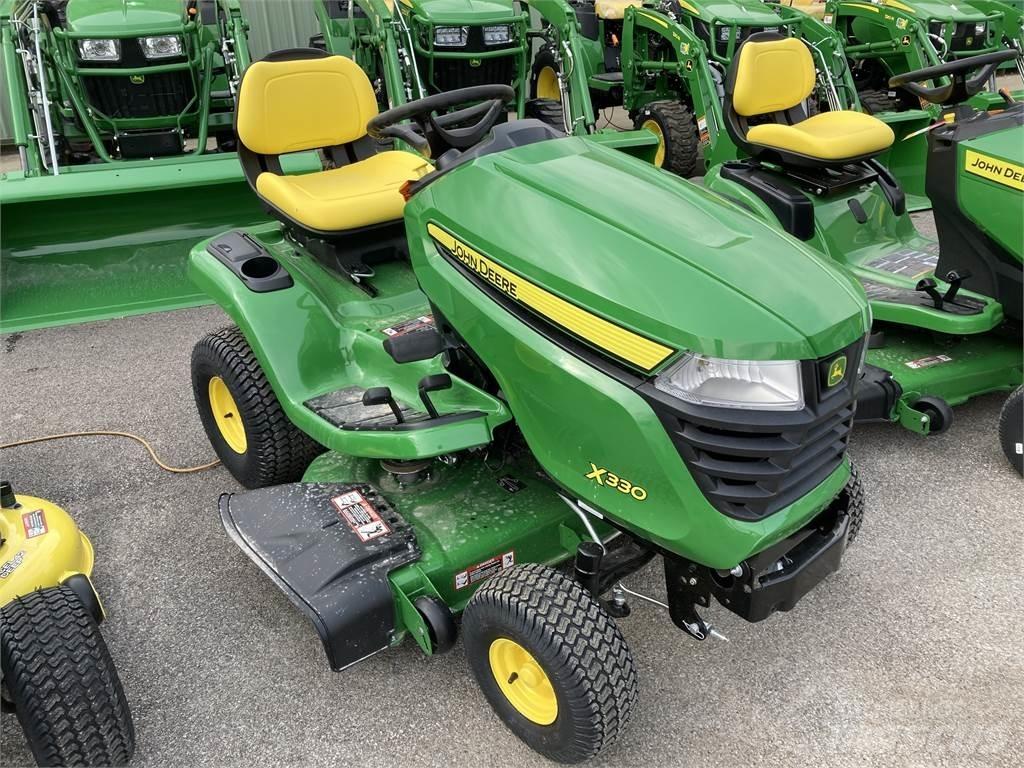 John Deere X330 Kompaktní traktory