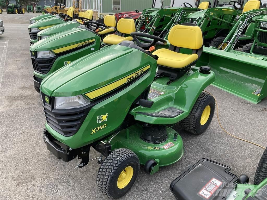 John Deere X330 Kompaktní traktory