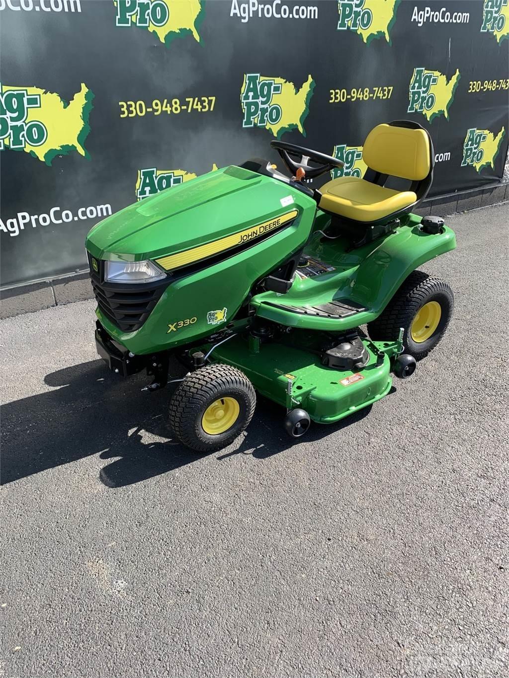 John Deere X330 Kompaktní traktory