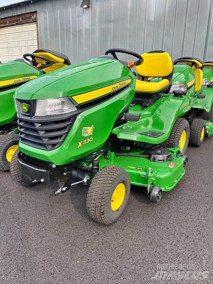 John Deere X330 Kompaktní traktory