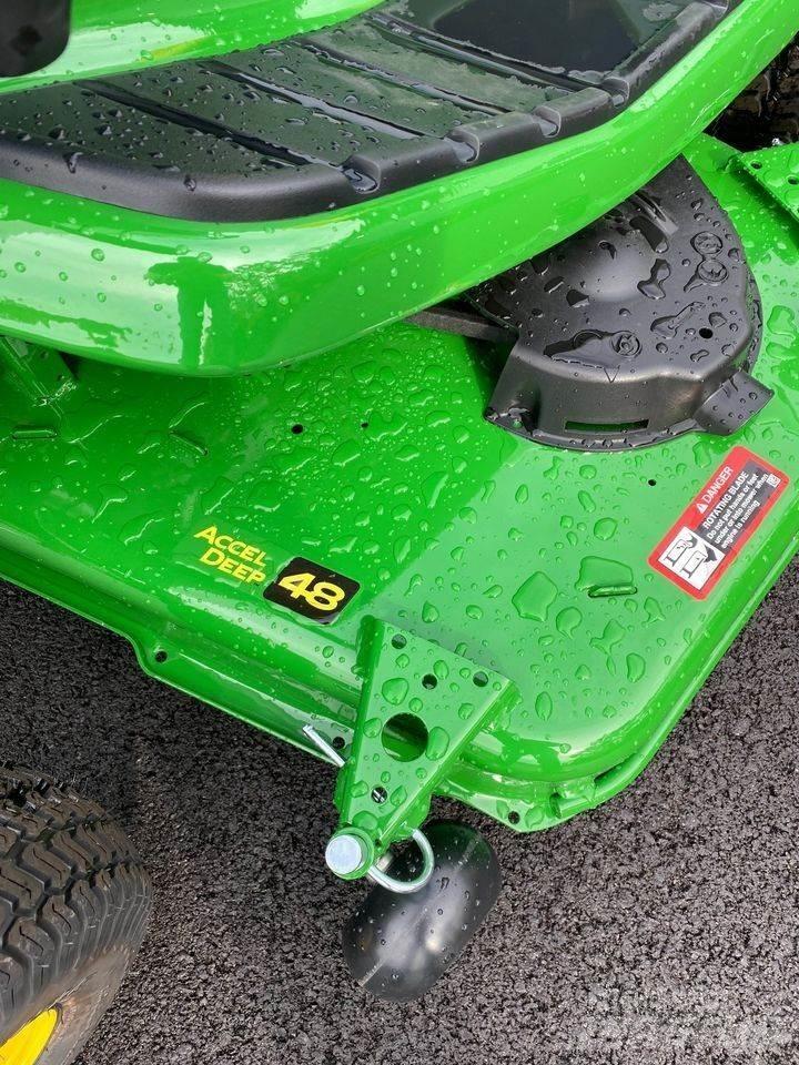 John Deere X330 Kompaktní traktory