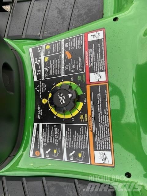 John Deere X350 Kompaktní traktory