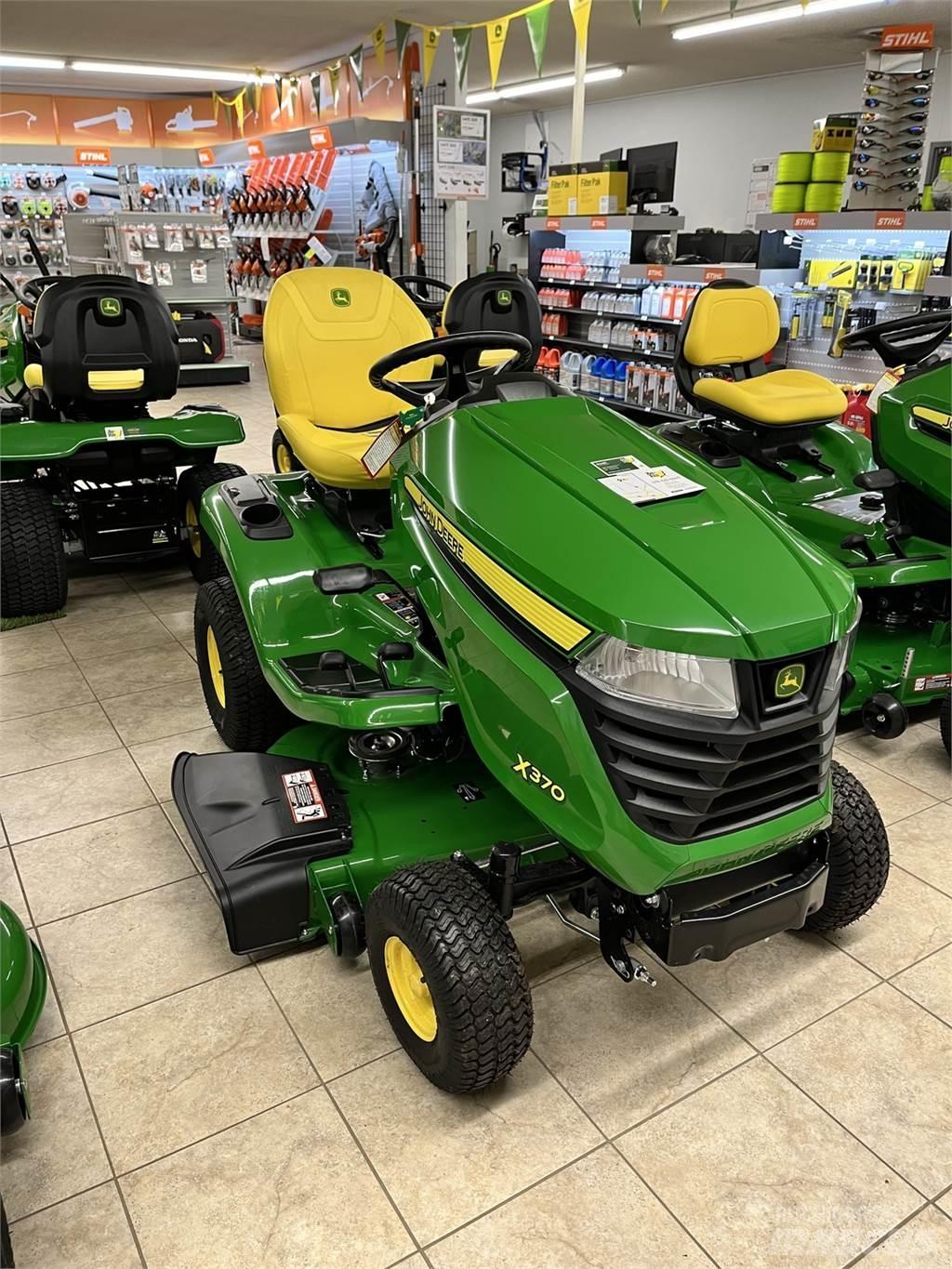 John Deere X370 Kompaktní traktory