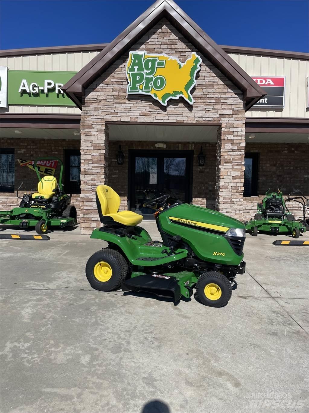 John Deere X370 Kompaktní traktory