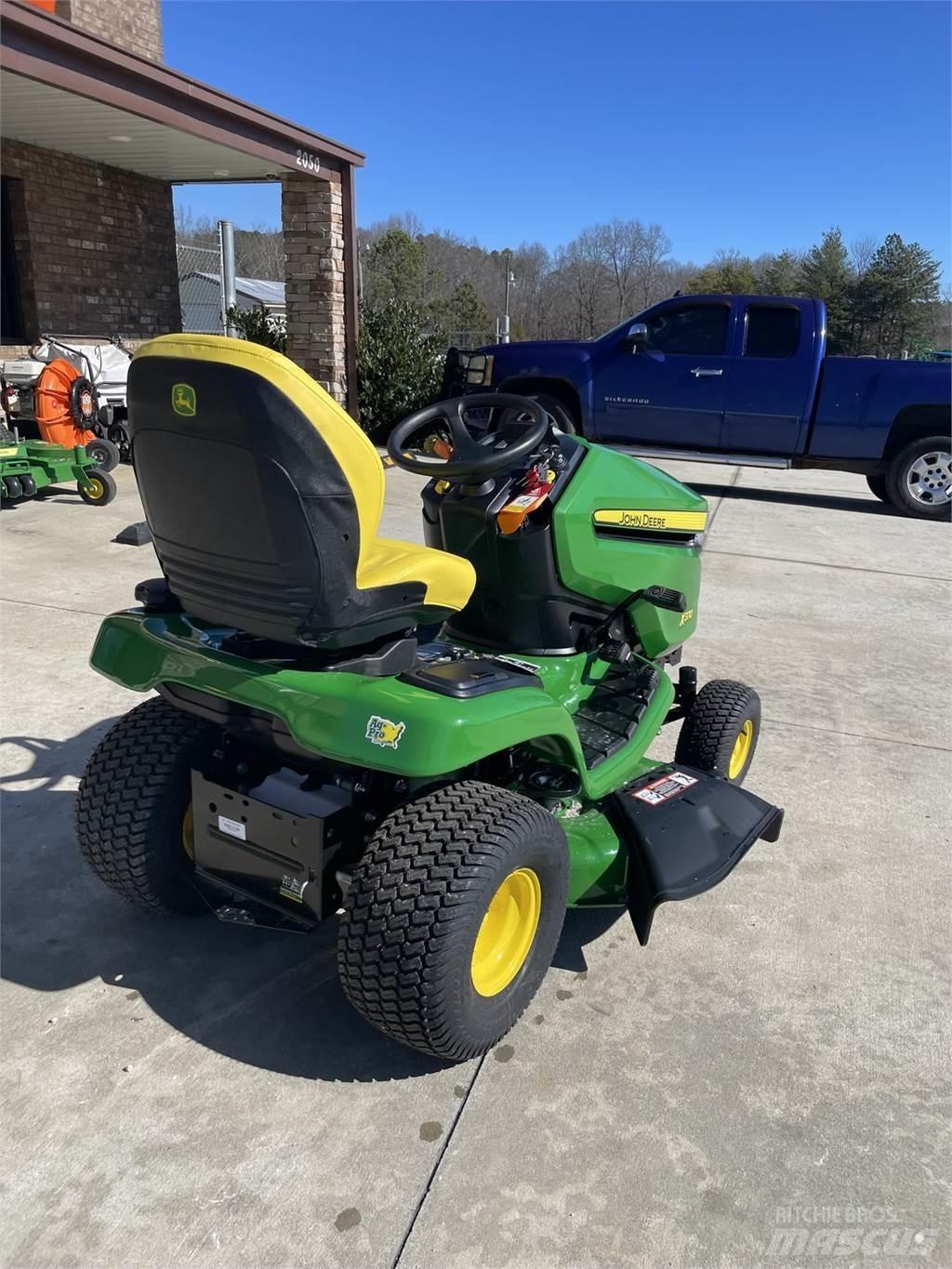 John Deere X370 Kompaktní traktory