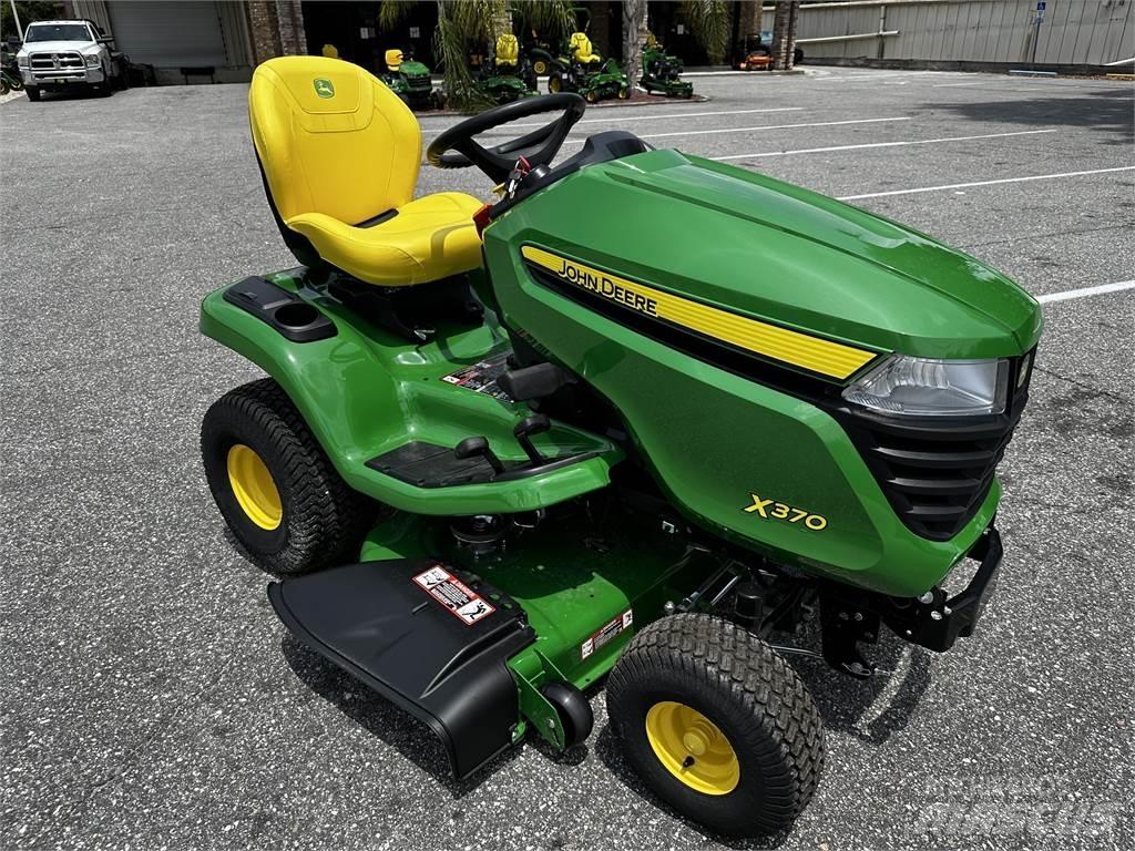 John Deere X370 Kompaktní traktory