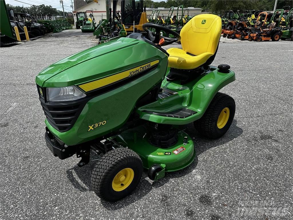 John Deere X370 Kompaktní traktory