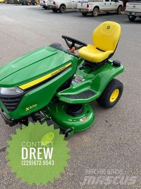 John Deere X370 Kompaktní traktory
