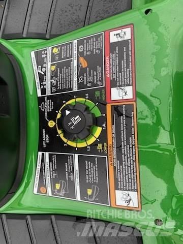 John Deere X370 Kompaktní traktory