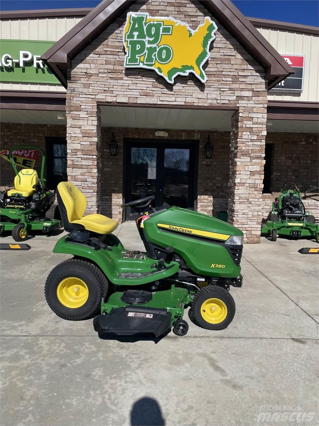 John Deere X380 Kompaktní traktory