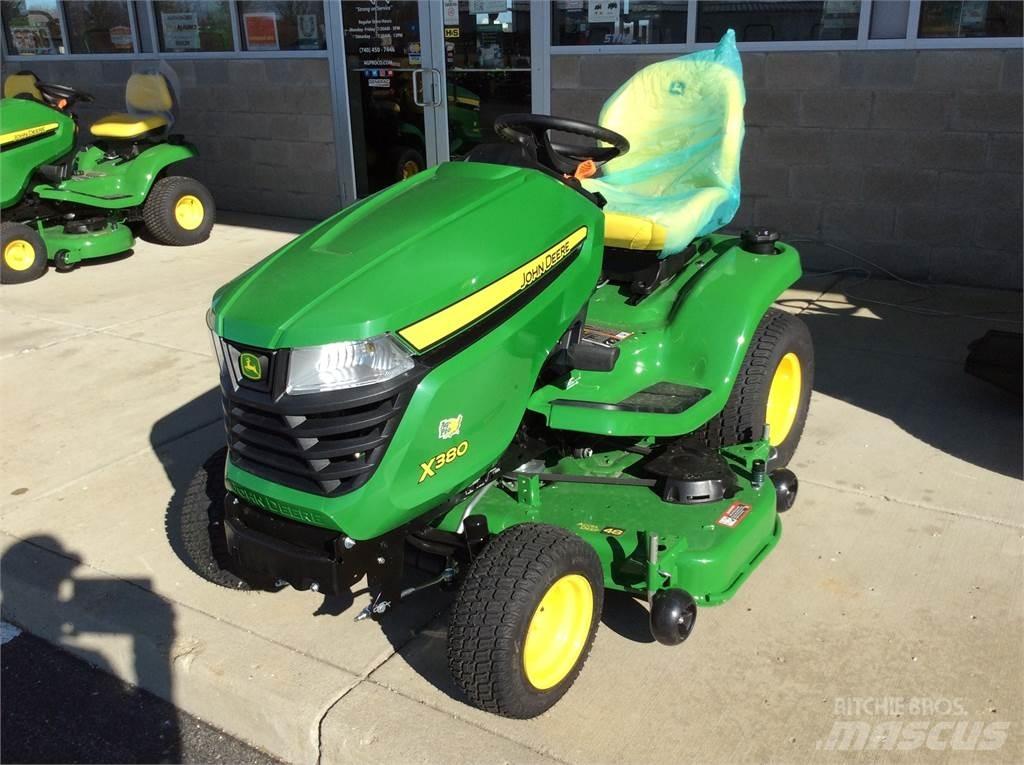 John Deere X380 Kompaktní traktory