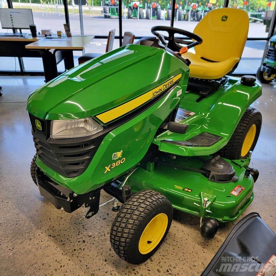 John Deere X380 Kompaktní traktory