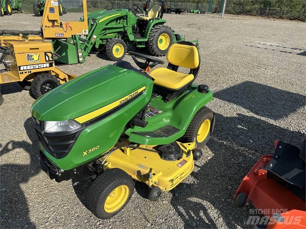 John Deere x380 Kompaktní traktory