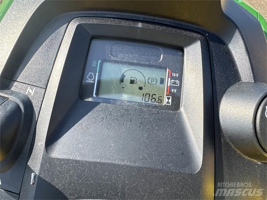 John Deere x380 Kompaktní traktory